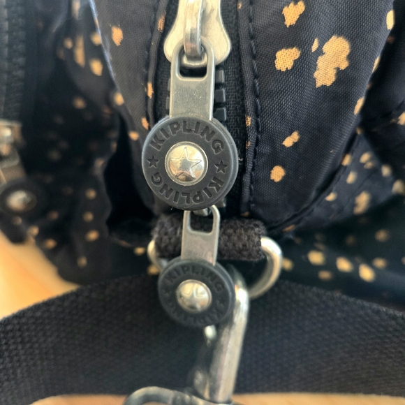 Kipling Stylish Navy and Gold Crossbody Bag - Picture 4 of 4
